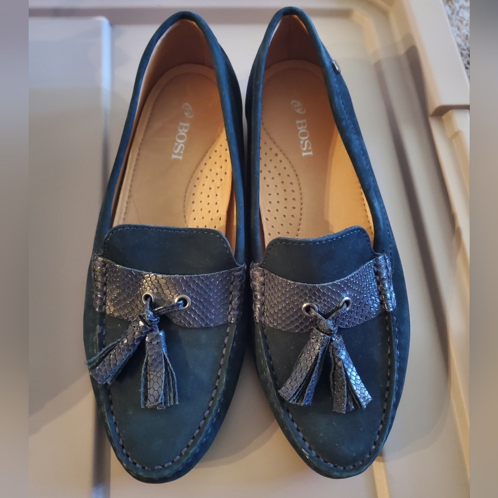 Women's Bosi Authentic Blue Suede + Leather Tassled Loafer Moccasins (Size 6)